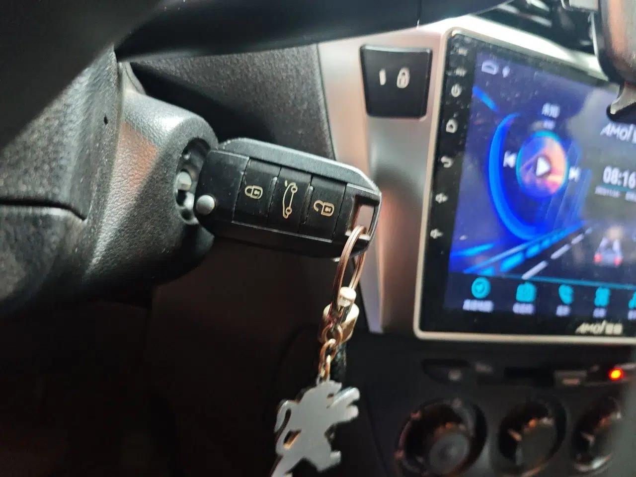 Peugeot 301 2014 1.6L Automatic Comfort Edition — миниатюра 9