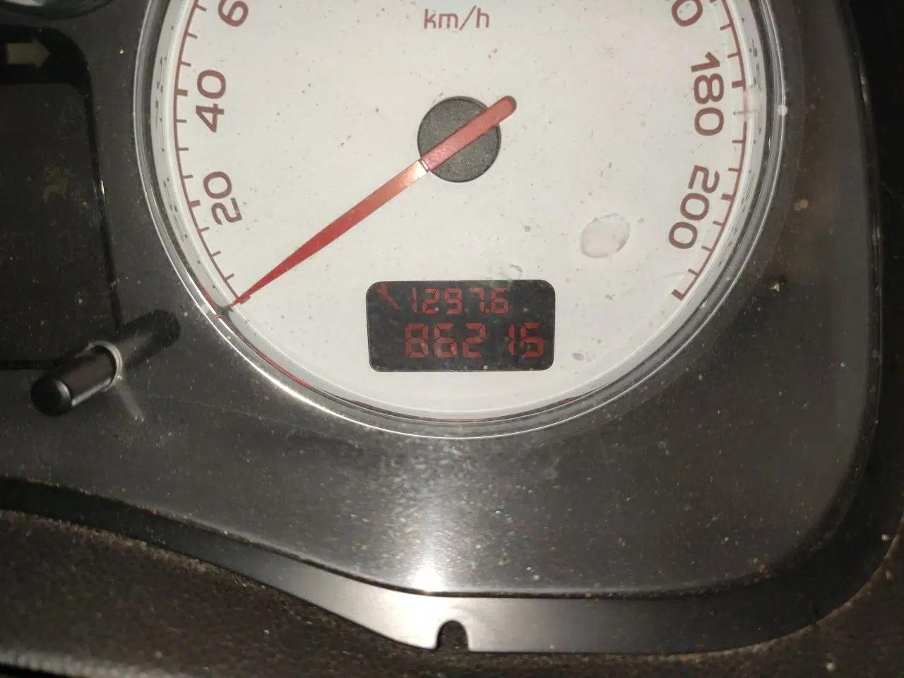 Peugeot 307 2013 Hatchback 1.6L Manual Comfort Edition — миниатюра 13