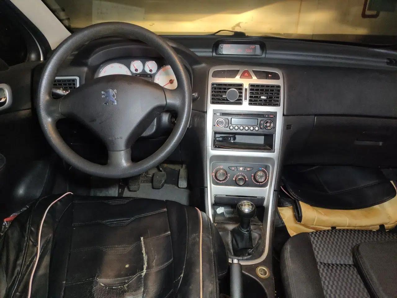 Peugeot 307 2013 Hatchback 1.6L Manual Comfort Edition — миниатюра 14