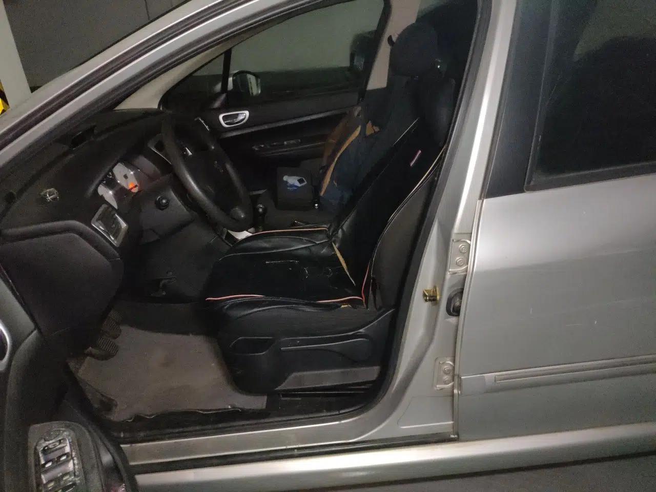 Peugeot 307 2013 Hatchback 1.6L Manual Comfort Edition — миниатюра 16