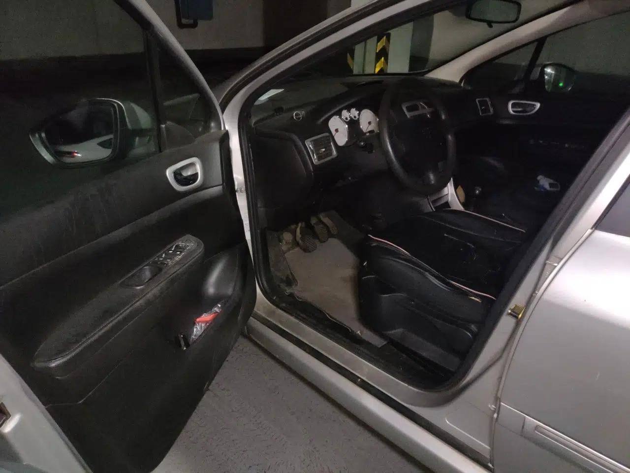 Peugeot 307 2013 Hatchback 1.6L Manual Comfort Edition — миниатюра 17