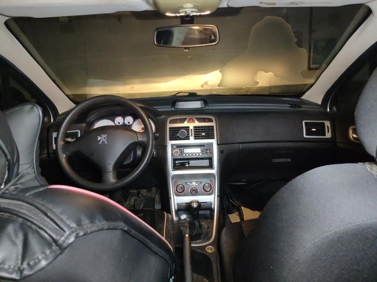 Peugeot 307 2013 Hatchback 1.6L Manual Comfort Edition — миниатюра 10