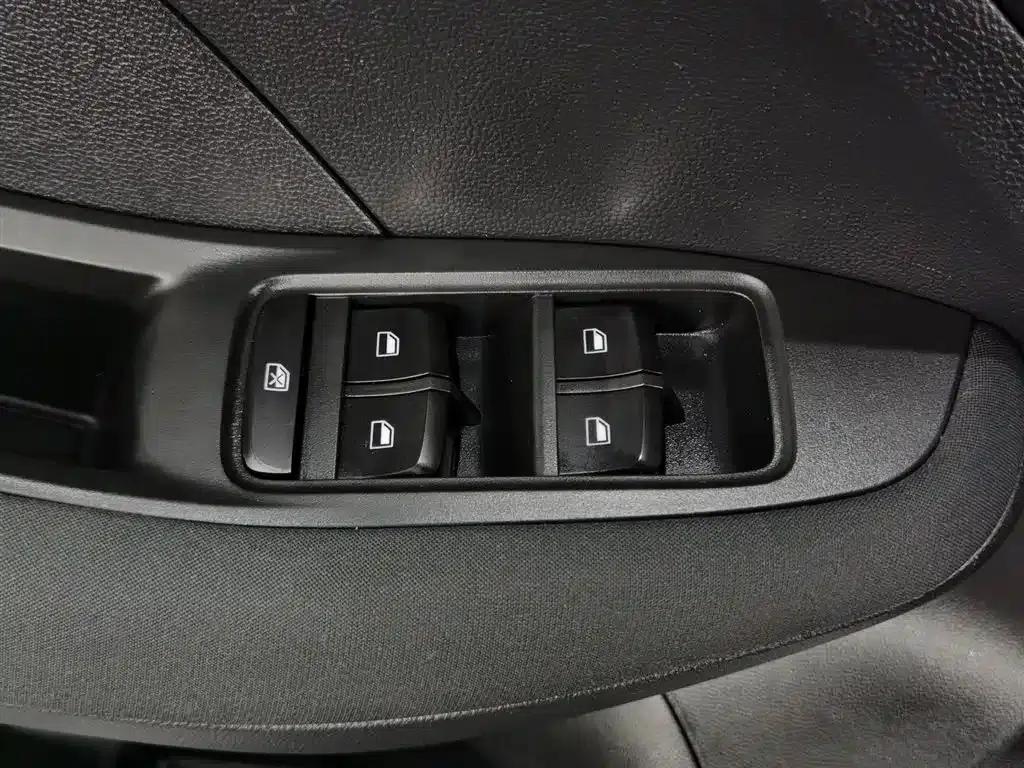 MG ZS 2020, a global best-selling model with millions of units sold, 1.5L manual comfort version. — миниатюра 9