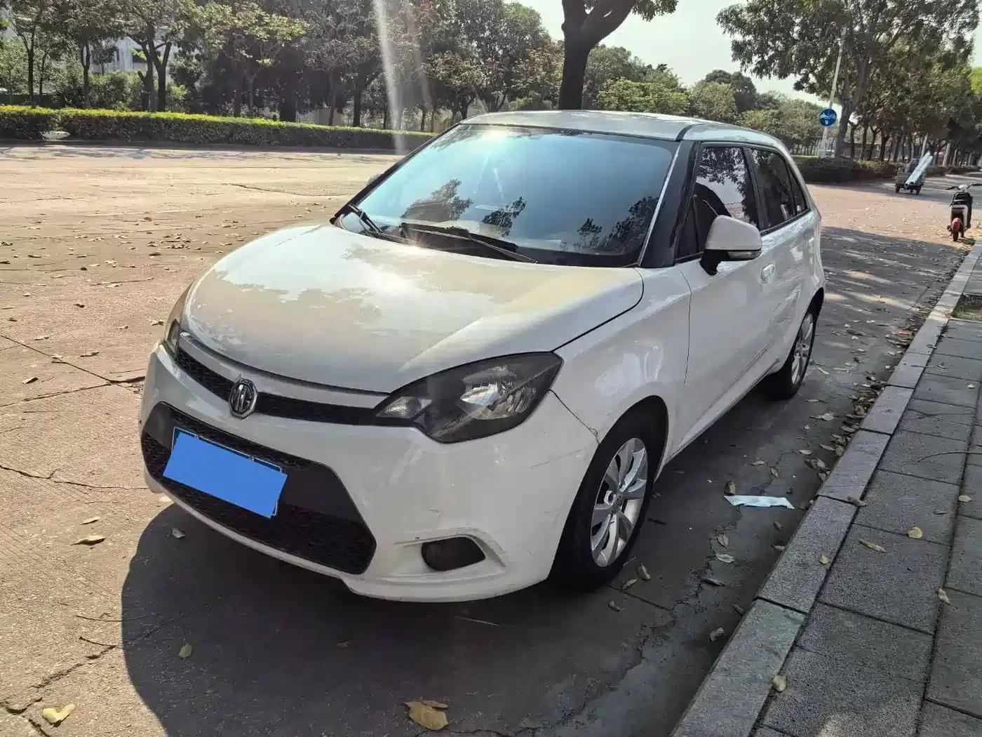 MG3 2011 1.5L AMT Elite Edition — миниатюра 1