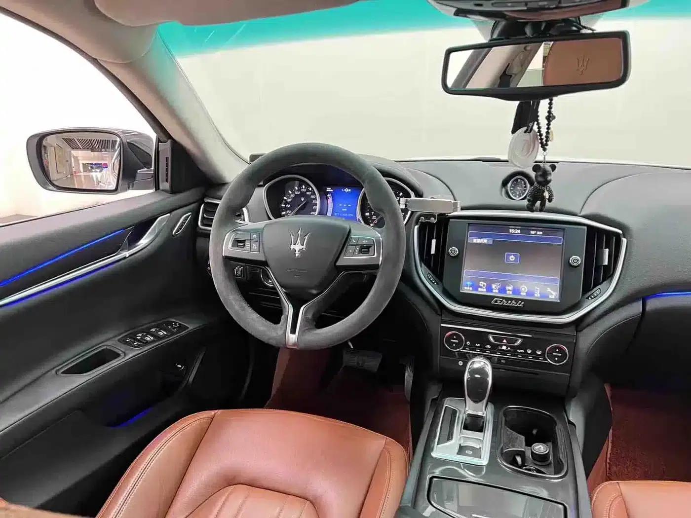 2014 Ghibli 3.0T Standard Edition — миниатюра 16