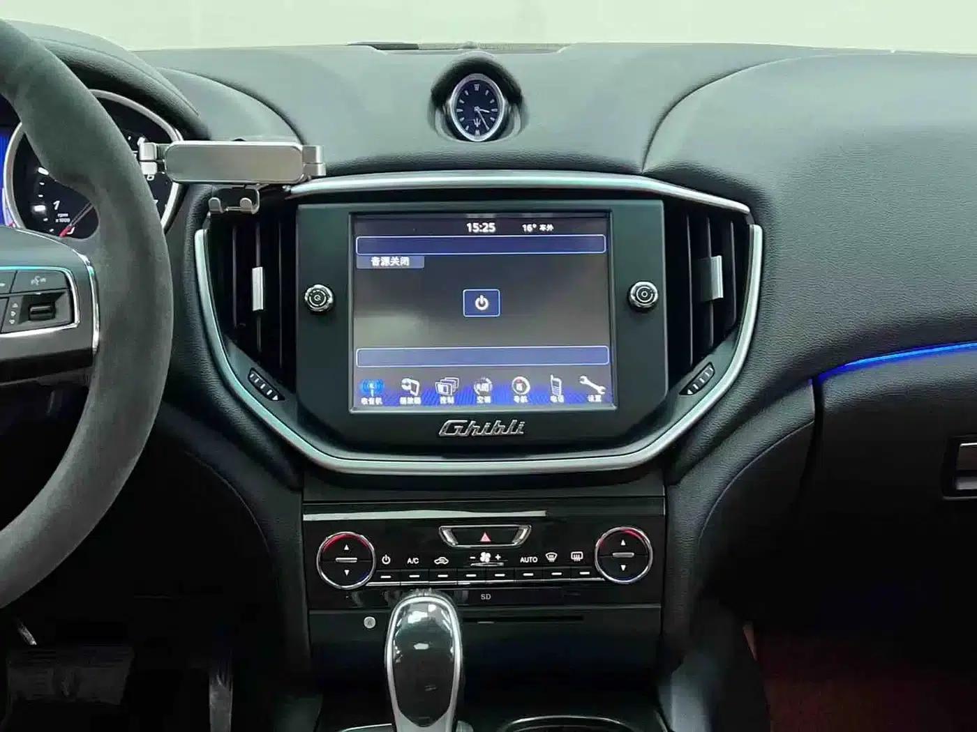 2014 Ghibli 3.0T Standard Edition — миниатюра 17
