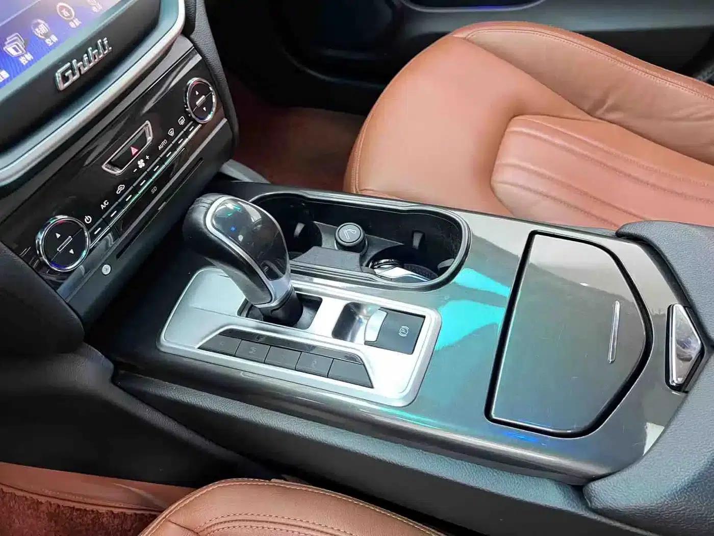 2014 Ghibli 3.0T Standard Edition — миниатюра 19