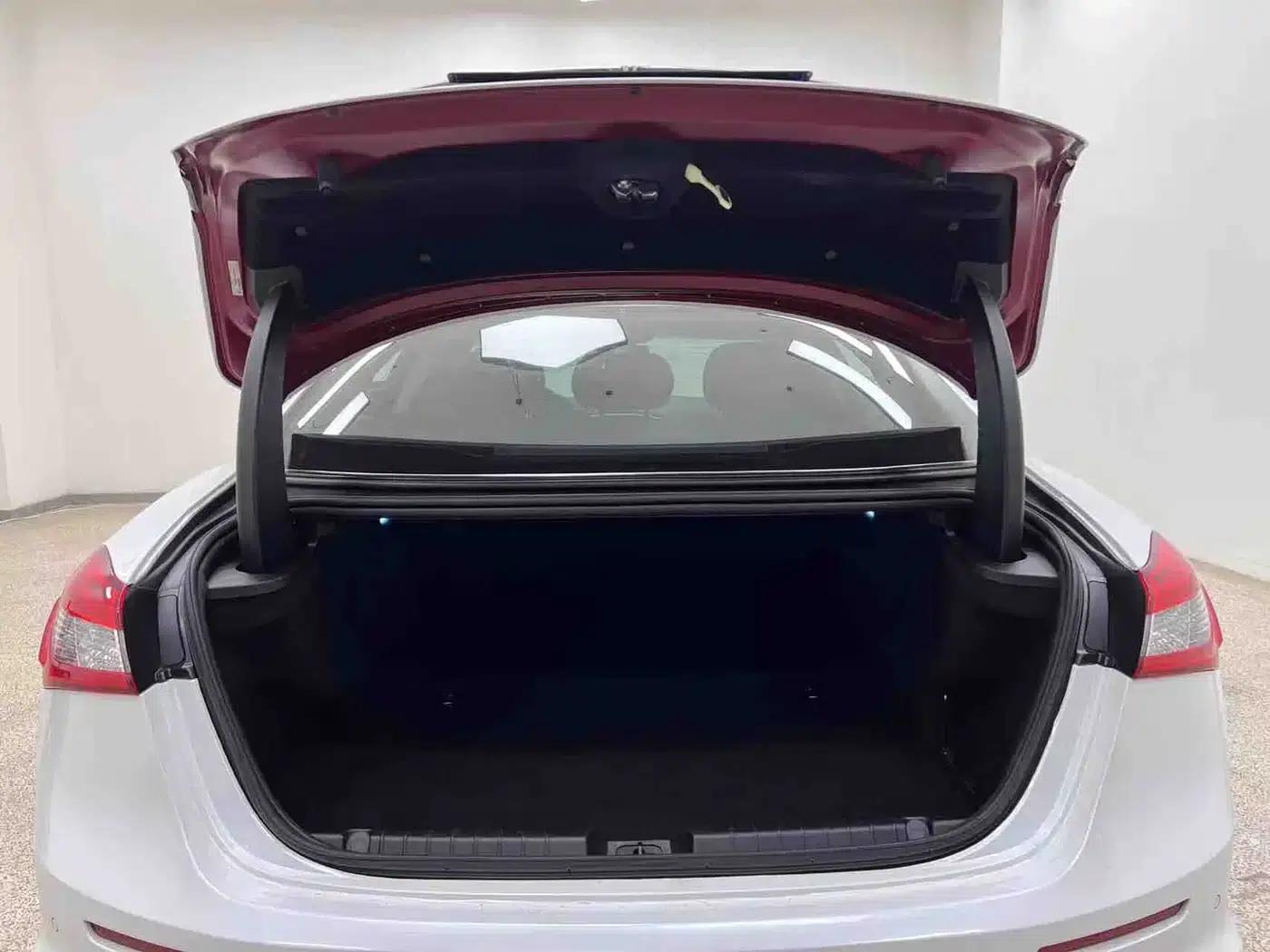 2014 Ghibli 3.0T Standard Edition — миниатюра 24