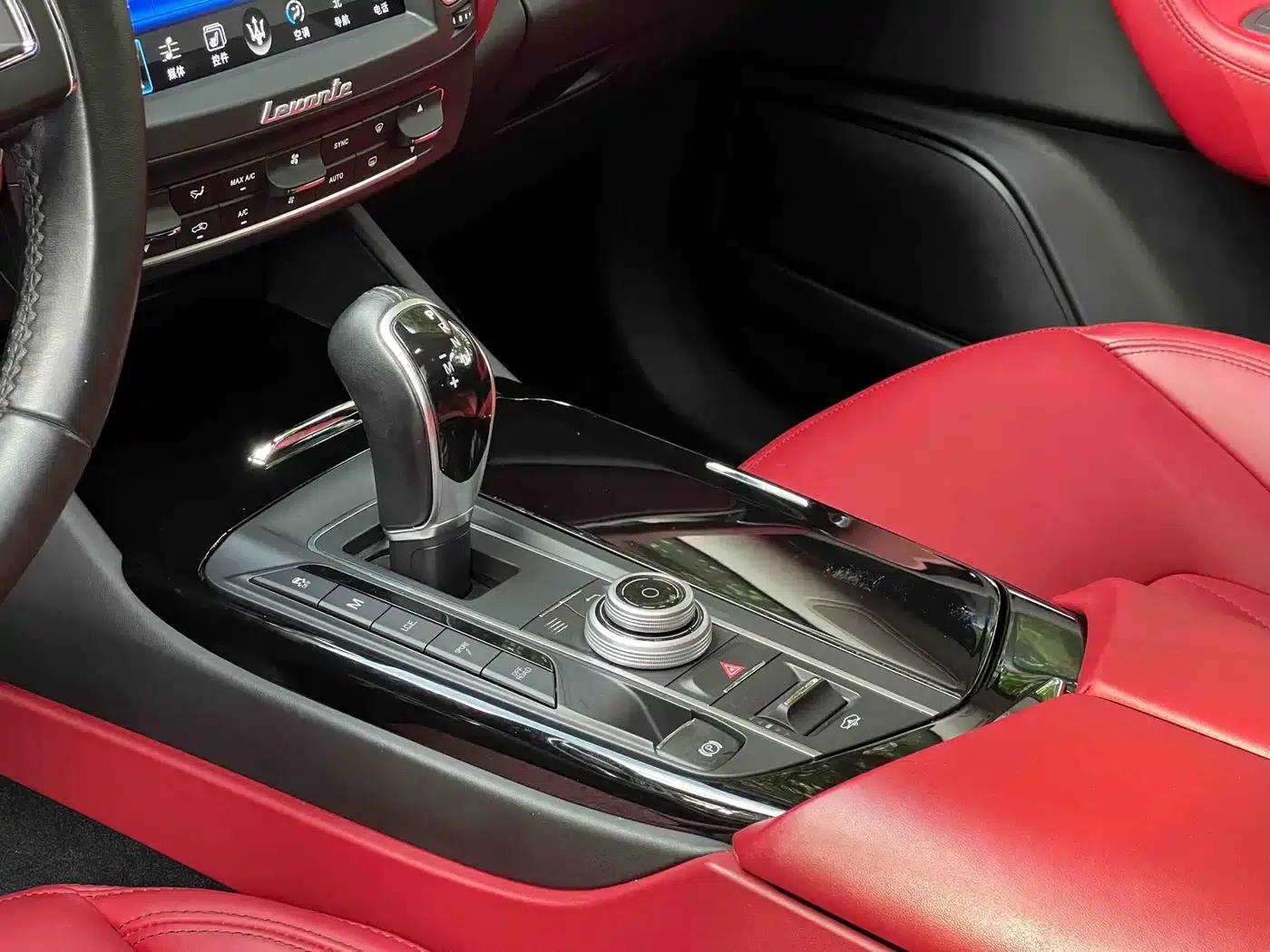 2018 Levante 3.0T Standard Edition — миниатюра 18