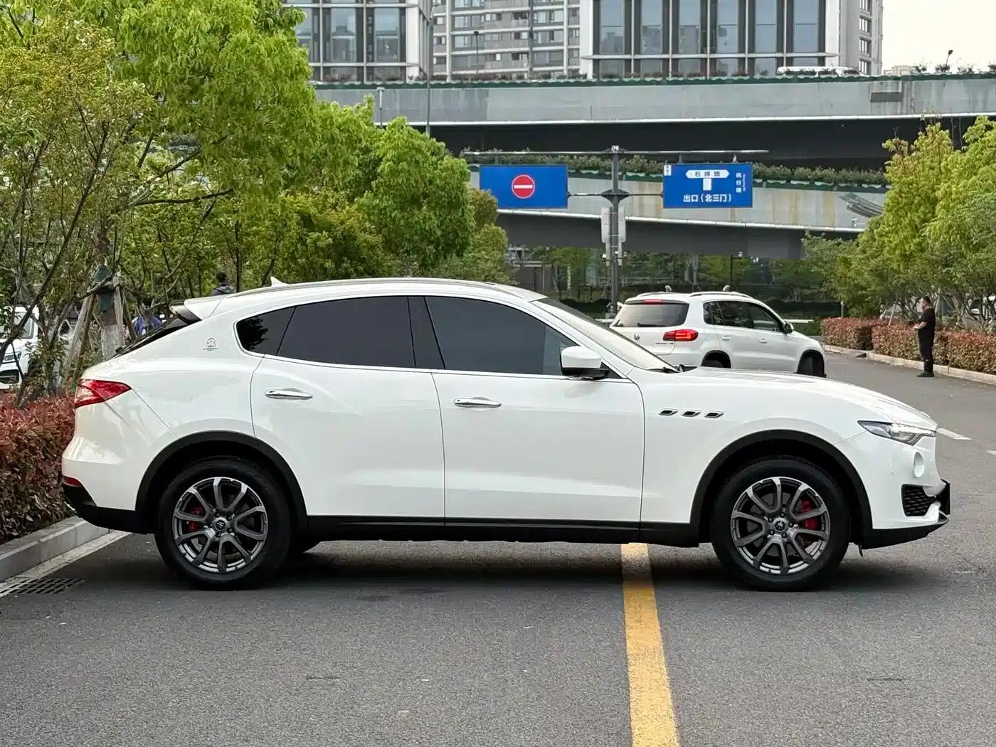 2019 Levante 3.0T Standard Edition (China V Emission Standard) — миниатюра 4