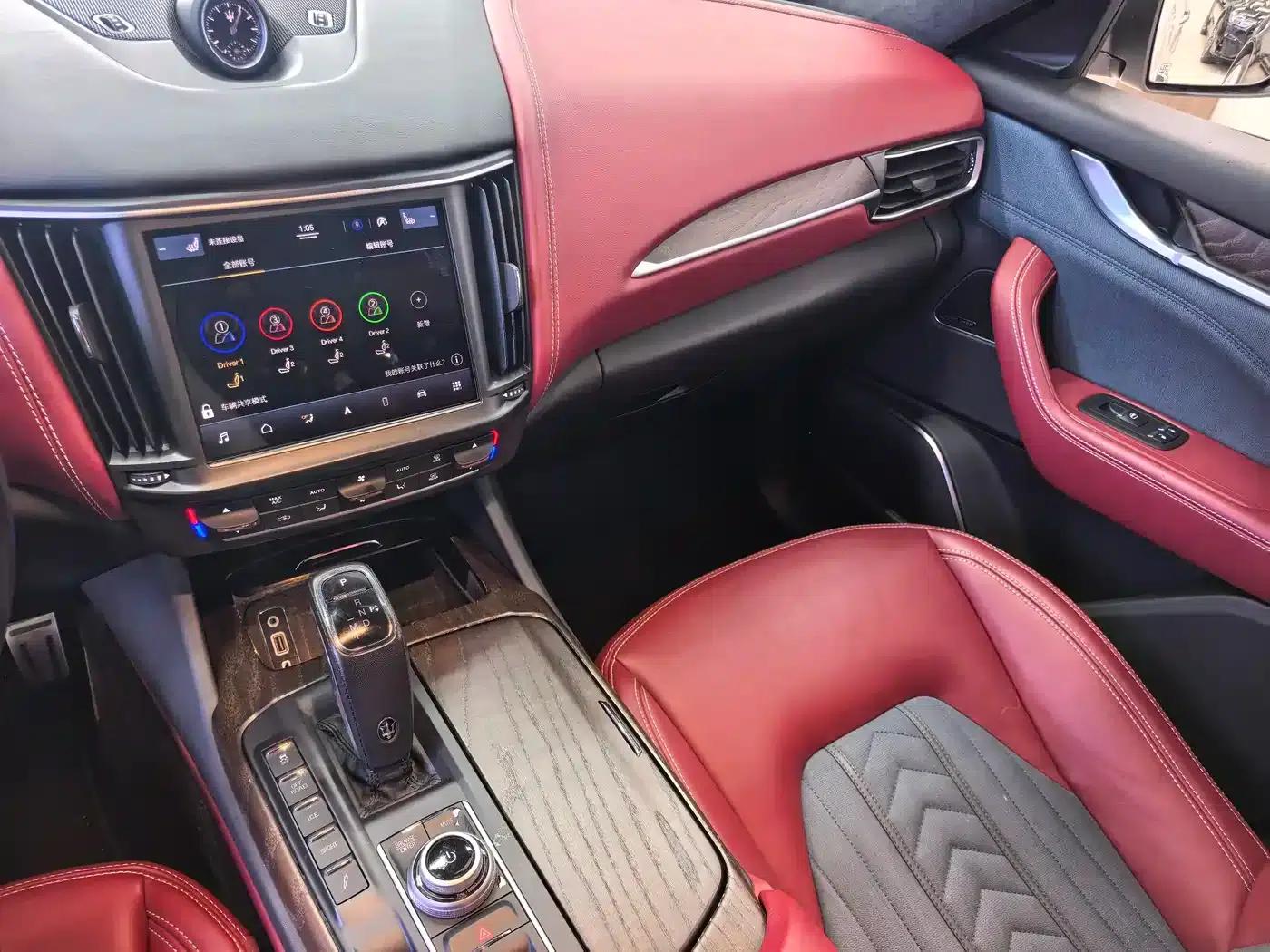 2021 Levante 3.0T Luxury Edition — миниатюра 3