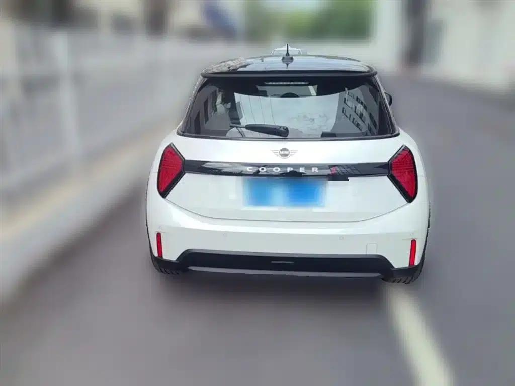 MINI 2025 2.0T COOPER S Artist 3-Door Edition — миниатюра 10