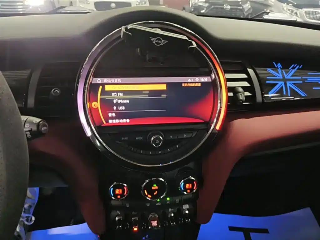 MINI 2021 2.0T COOPER S Classic — миниатюра 13