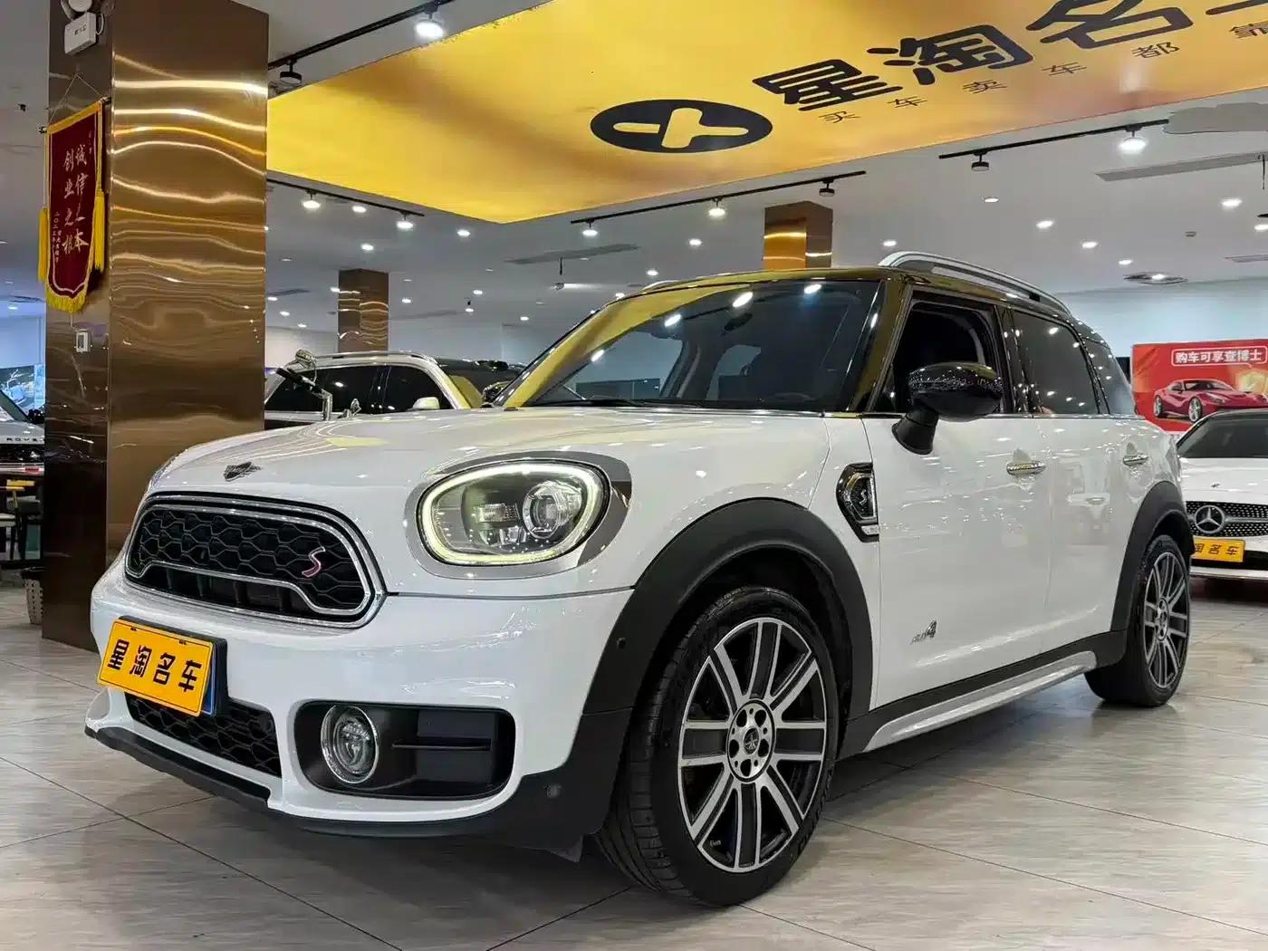 2019 MINI COUNTRYMAN 2.0T COOPER S ALL4 Artist — миниатюра 1