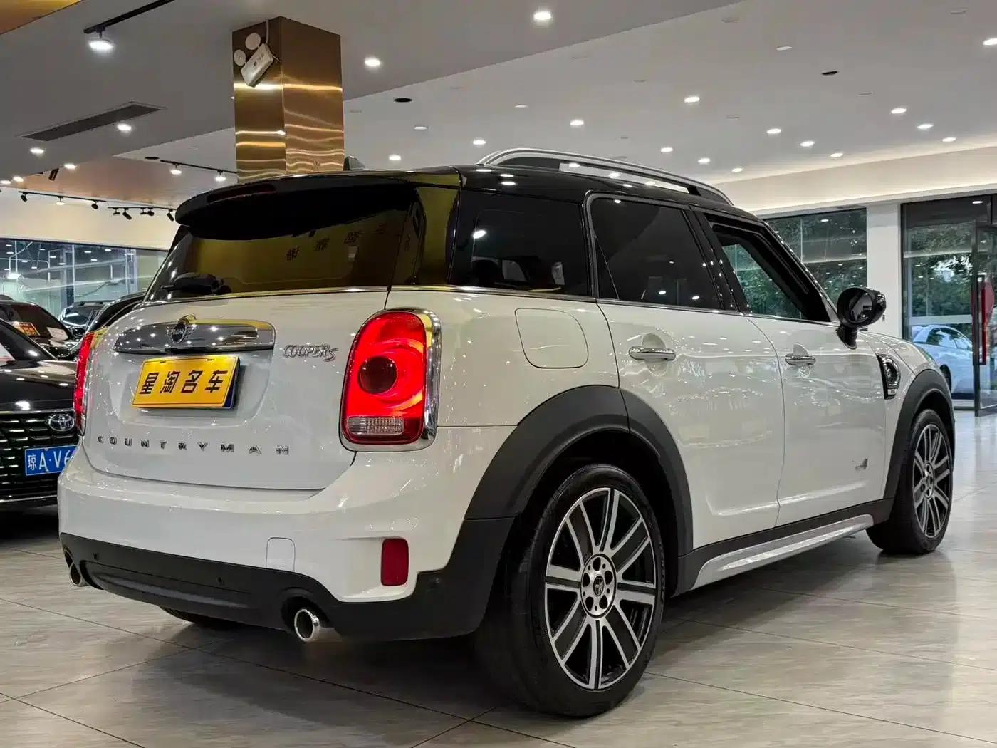 2019 MINI COUNTRYMAN 2.0T COOPER S ALL4 Artist — миниатюра 6