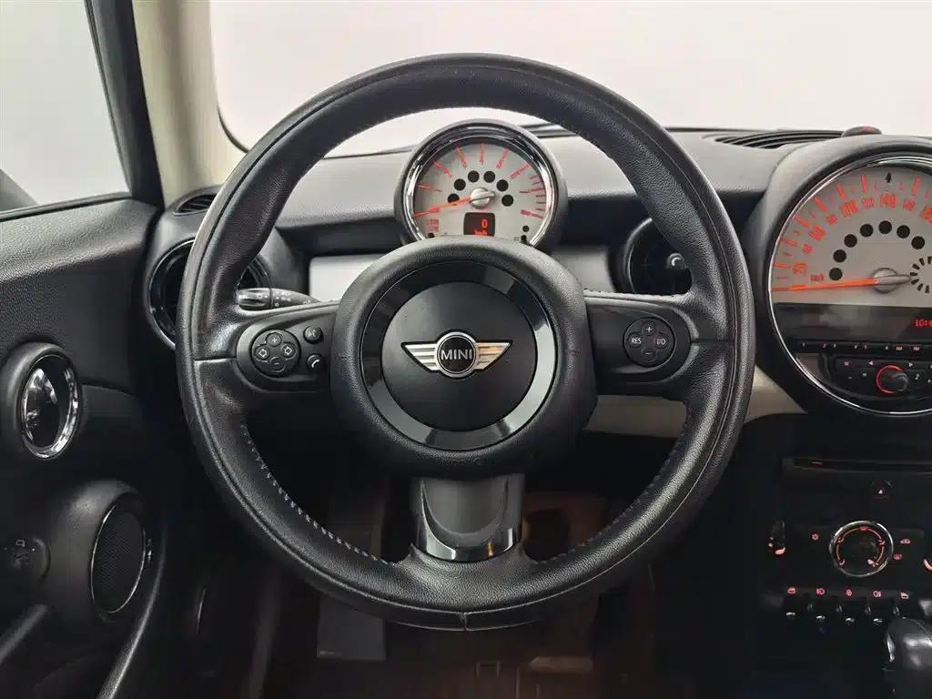 2011 MINI CLUBMAN 1.6L COOPER Fun — миниатюра 11