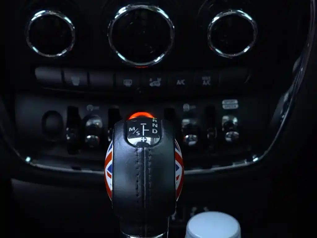 2016 MINI CLUBMAN Facelift 1.5T COOPER Connoisseur Edition — миниатюра 14