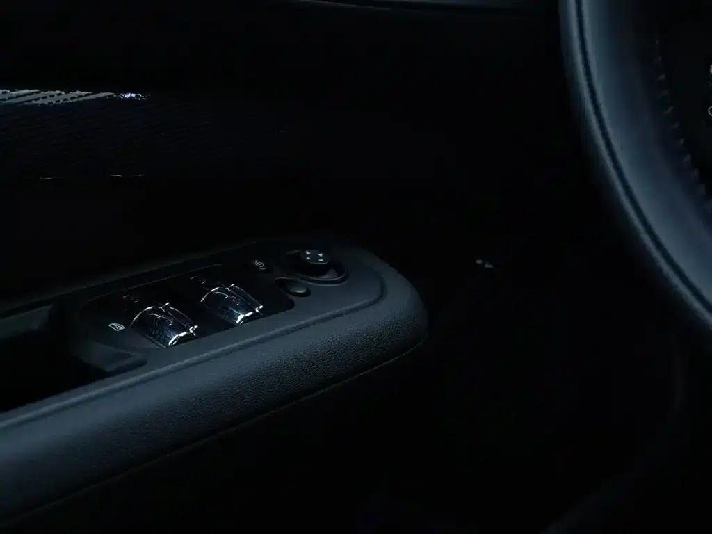 2016 MINI CLUBMAN Facelift 1.5T COOPER Connoisseur Edition — миниатюра 18