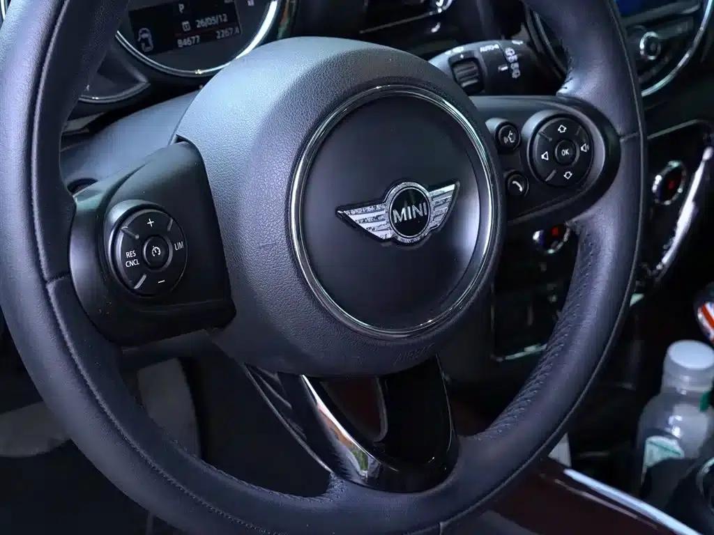 2016 MINI CLUBMAN Facelift 1.5T COOPER Connoisseur Edition — миниатюра 19