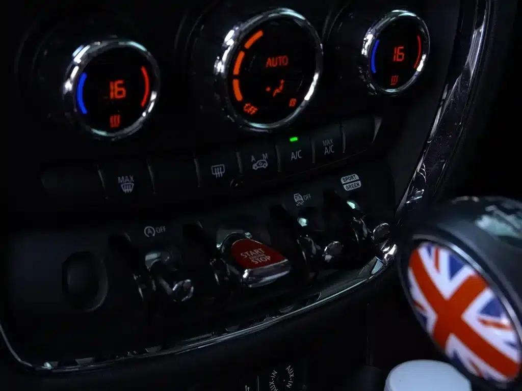 2016 MINI CLUBMAN Facelift 1.5T COOPER Connoisseur Edition — миниатюра 21