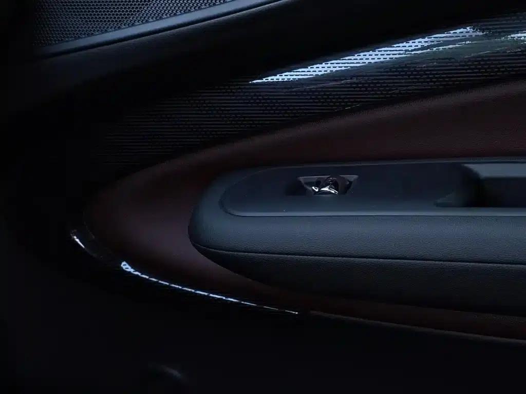 2016 MINI CLUBMAN Facelift 1.5T COOPER Connoisseur Edition — миниатюра 27