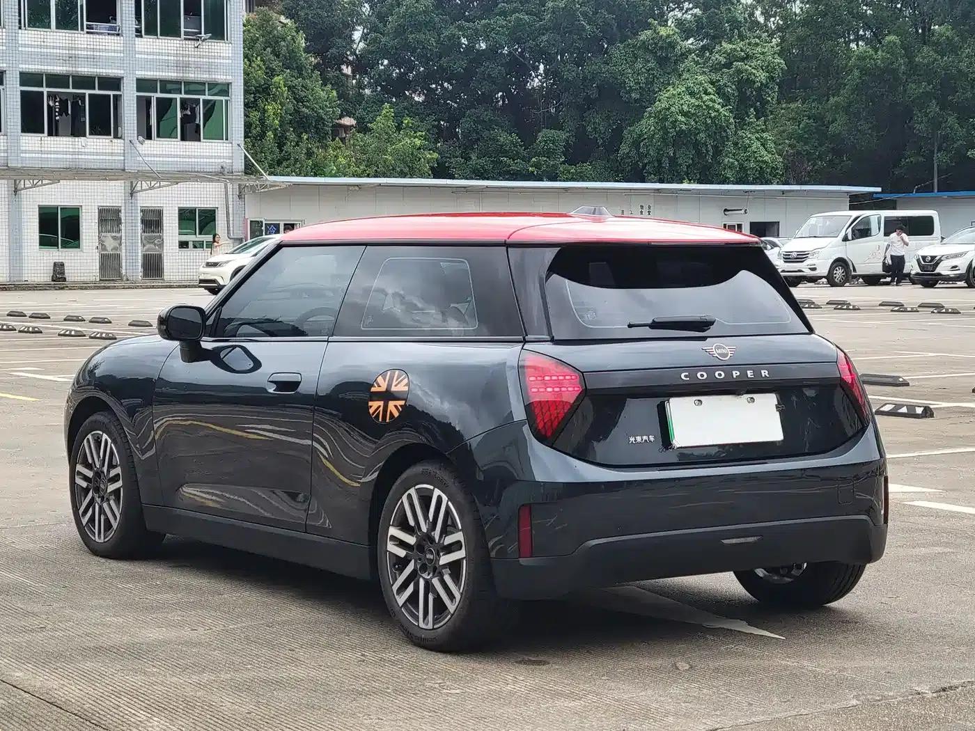 2025 Electric MINI Cooper (Facelift) - 466km/h - Classic Style — миниатюра 16