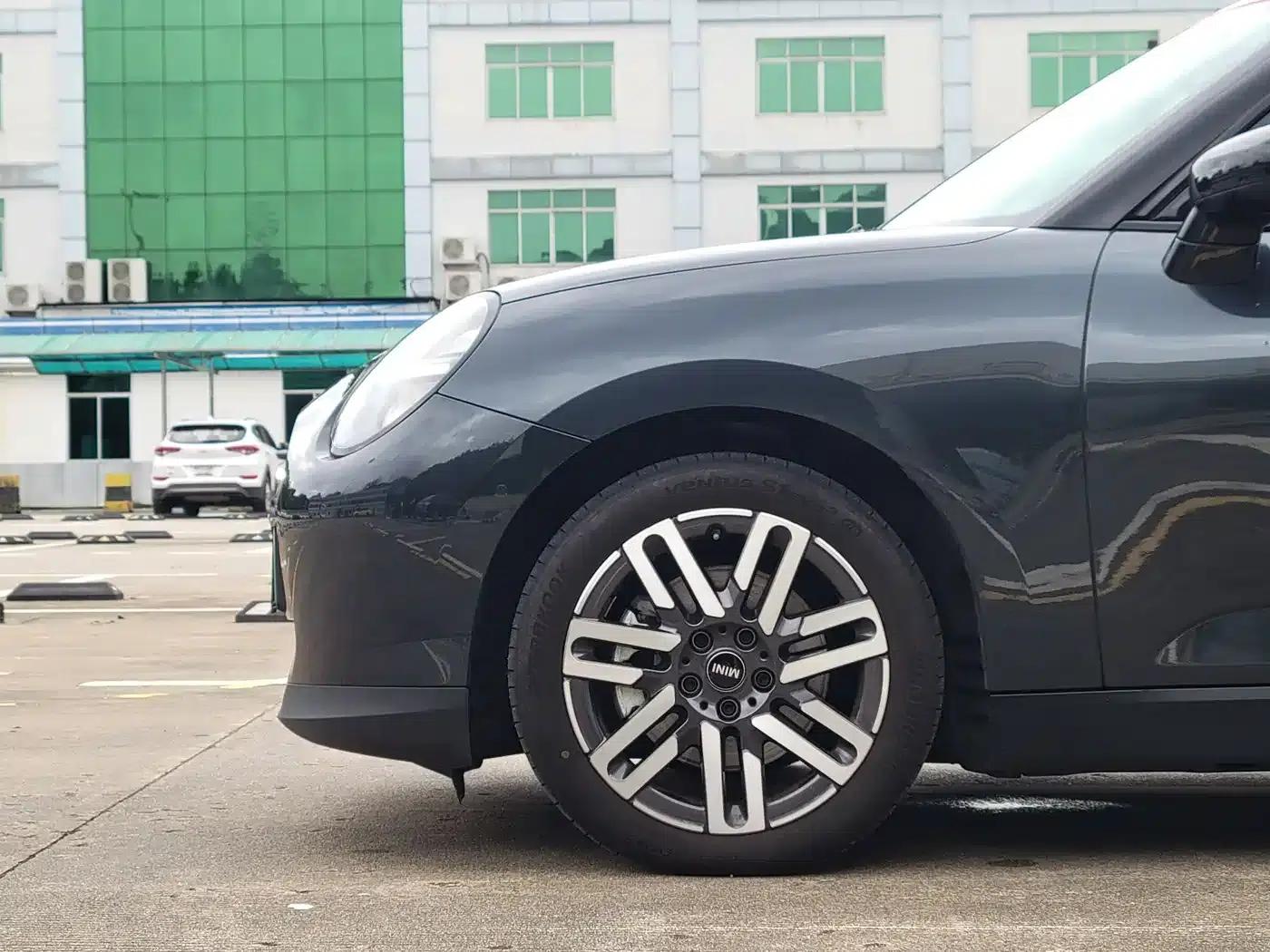 2025 Electric MINI Cooper (Facelift) - 466km/h - Classic Style — миниатюра 24
