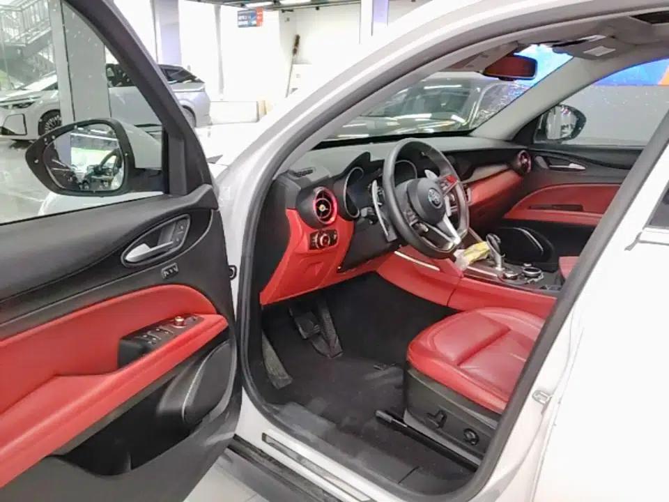 Alfa Romeo Stelvio 2017 2.0T 280HP Luxury Edition — миниатюра 19