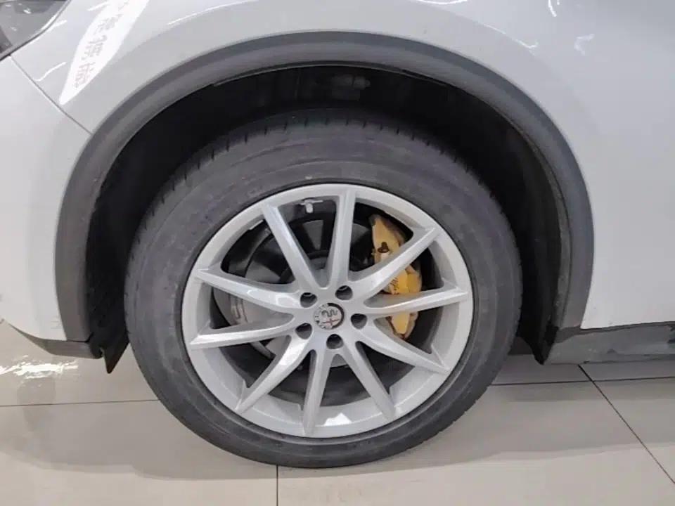 Alfa Romeo Stelvio 2017 2.0T 280HP Luxury Edition — миниатюра 8