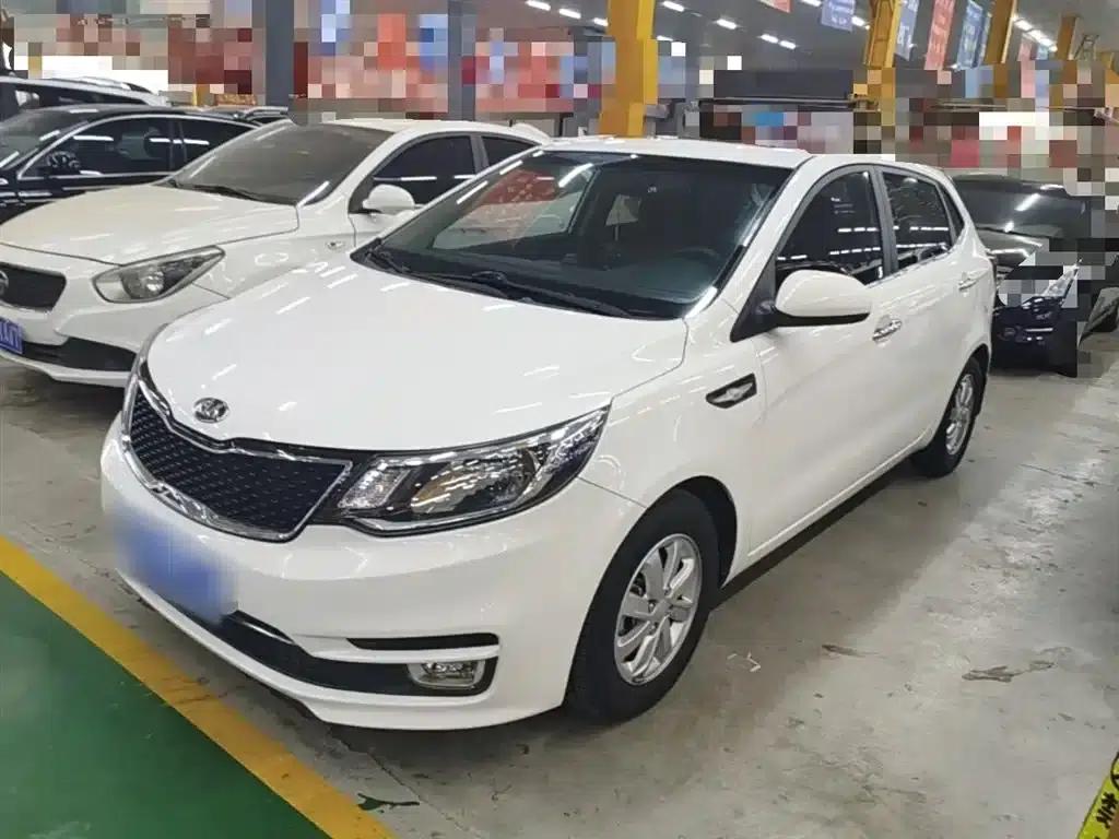 Kia K2 2015 Hatchback 1.4L AT GLS Cool Edition — миниатюра 2