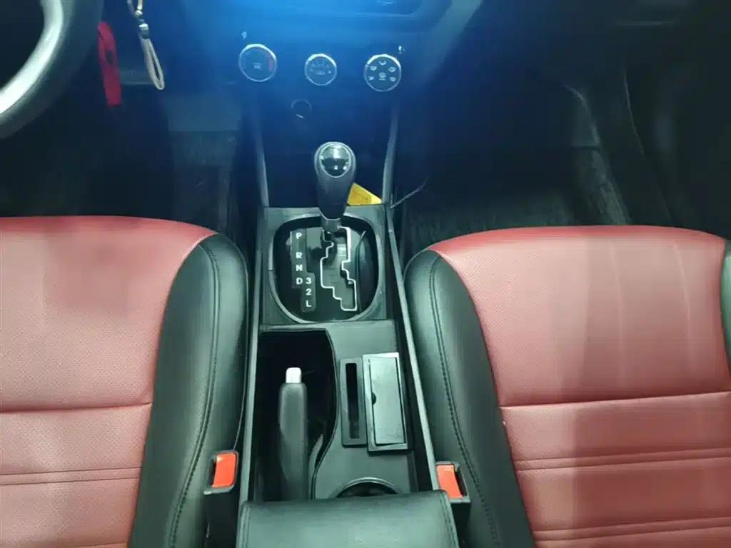 Kia K2 2015 Hatchback 1.4L AT GLS Cool Edition — миниатюра 14