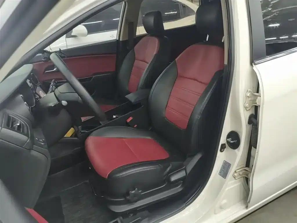 Kia K2 2015 Hatchback 1.4L AT GLS Cool Edition — миниатюра 15