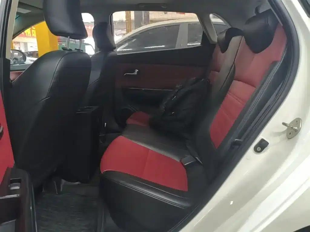 Kia K2 2015 Hatchback 1.4L AT GLS Cool Edition — миниатюра 17