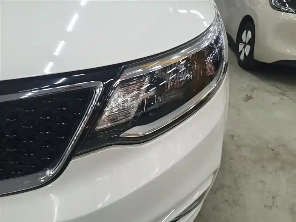 Kia K2 2015 Hatchback 1.4L AT GLS Cool Edition — миниатюра 24