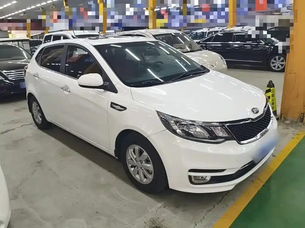 Kia K2 2015 Hatchback 1.4L AT GLS Cool Edition — миниатюра 4