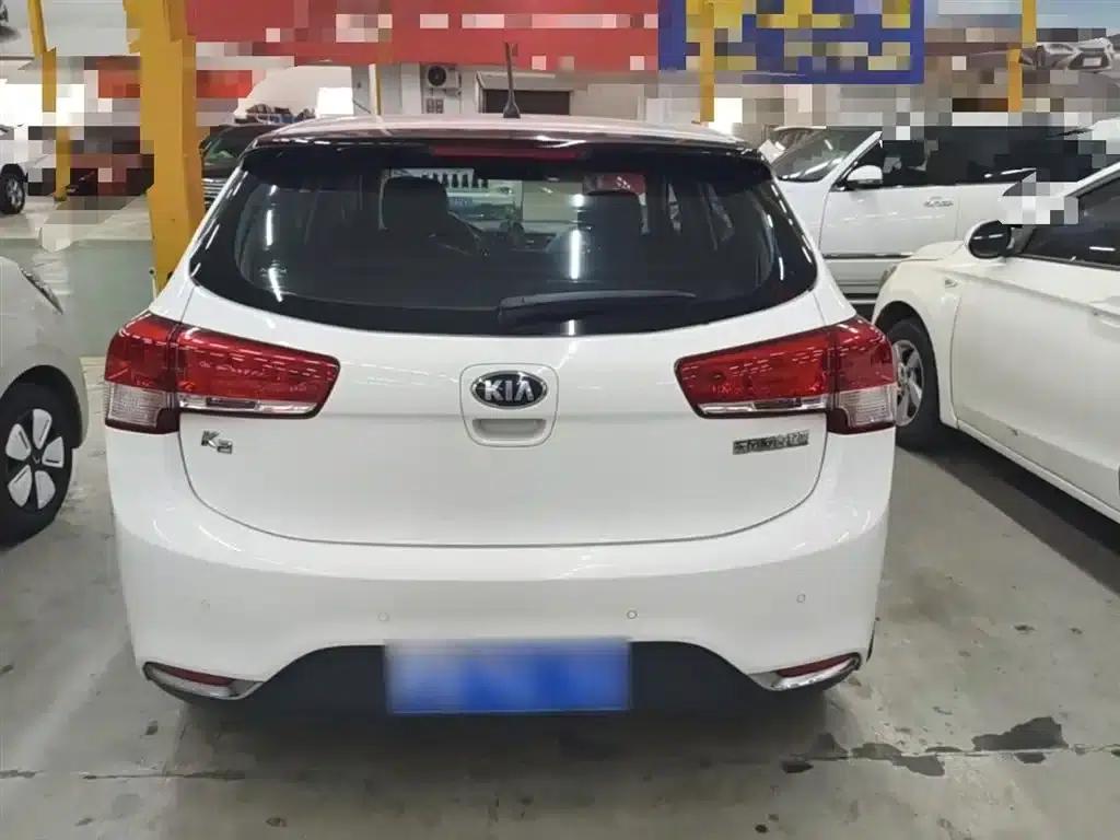 Kia K2 2015 Hatchback 1.4L AT GLS Cool Edition — миниатюра 6