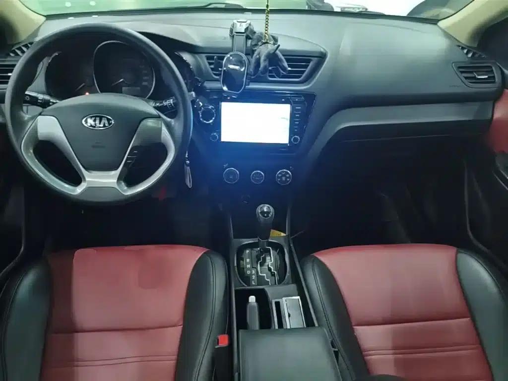 Kia K2 2015 Hatchback 1.4L AT GLS Cool Edition — миниатюра 10