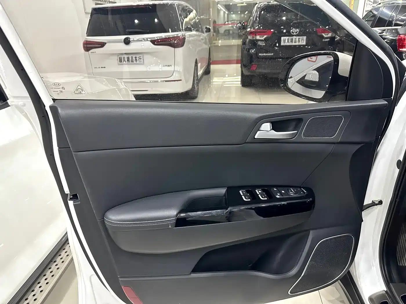 Kia KX5 2016 1.6T Automatic 2WD DLX — миниатюра 12