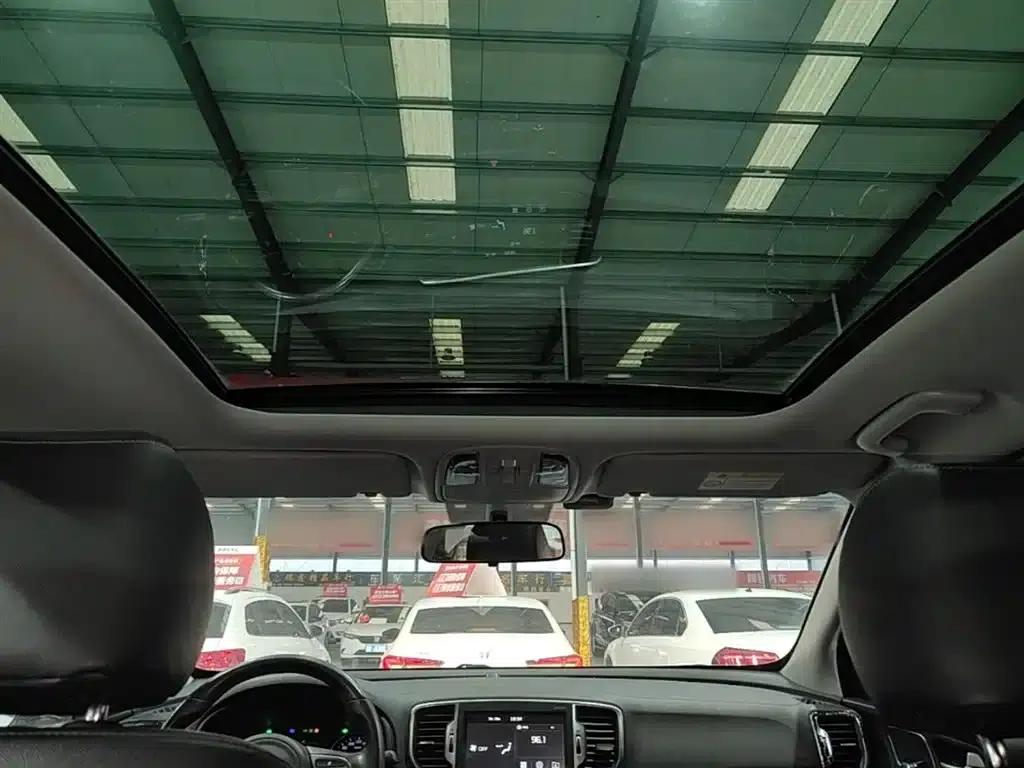 Kia KX5 2017 1.6T Automatic 2WD 15th Anniversary Special Edition DLX — миниатюра 18