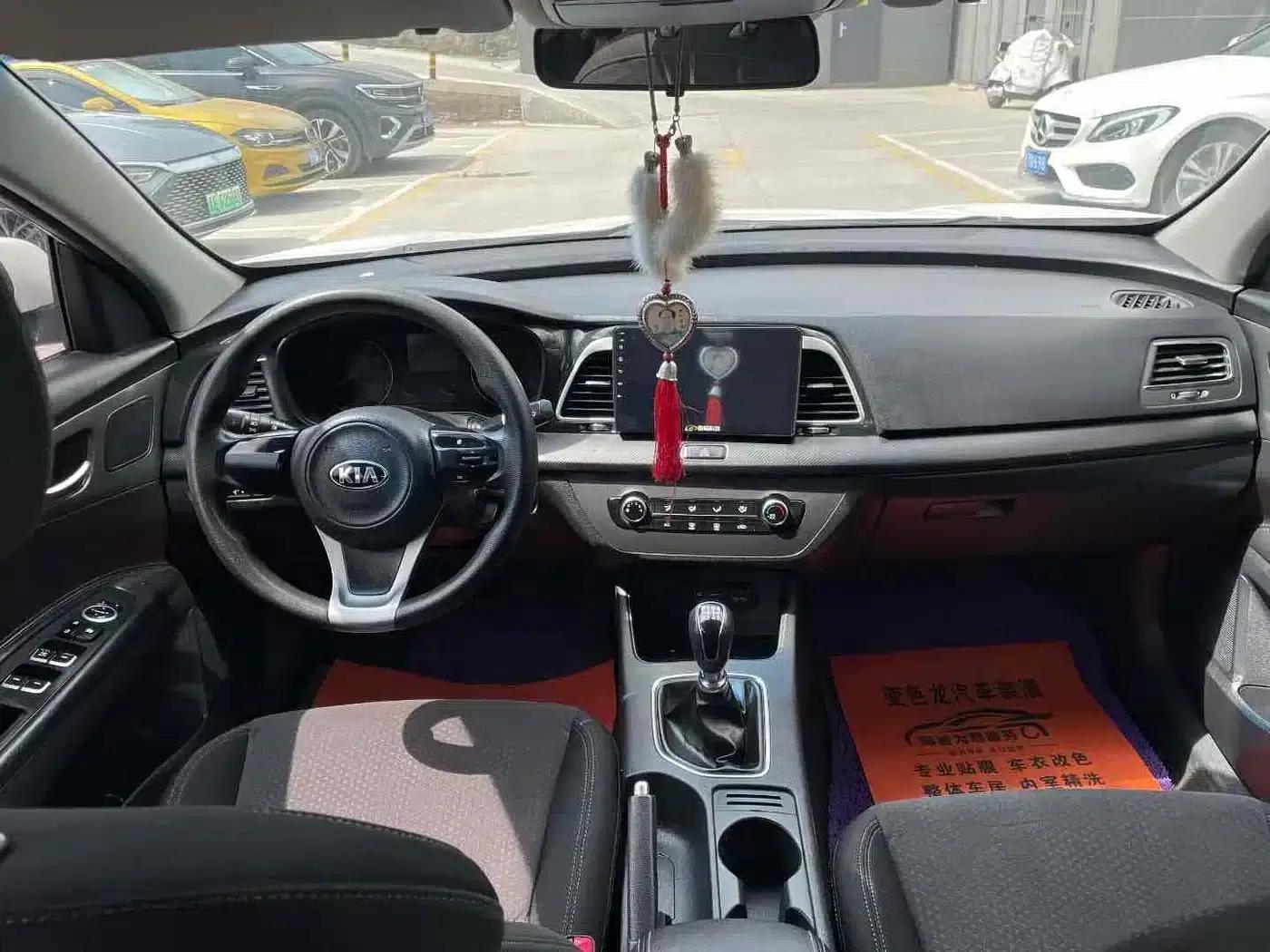 Kia K4 2014 1.8L Manual GL — миниатюра 6