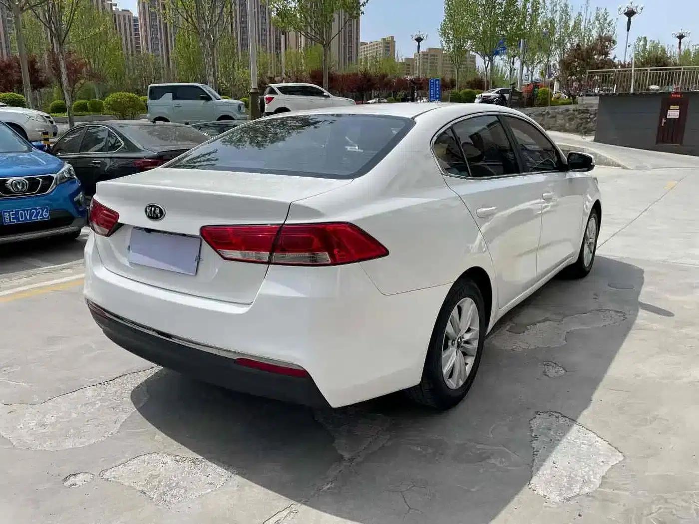 Kia K4 2014 1.8L Manual GL — миниатюра 7