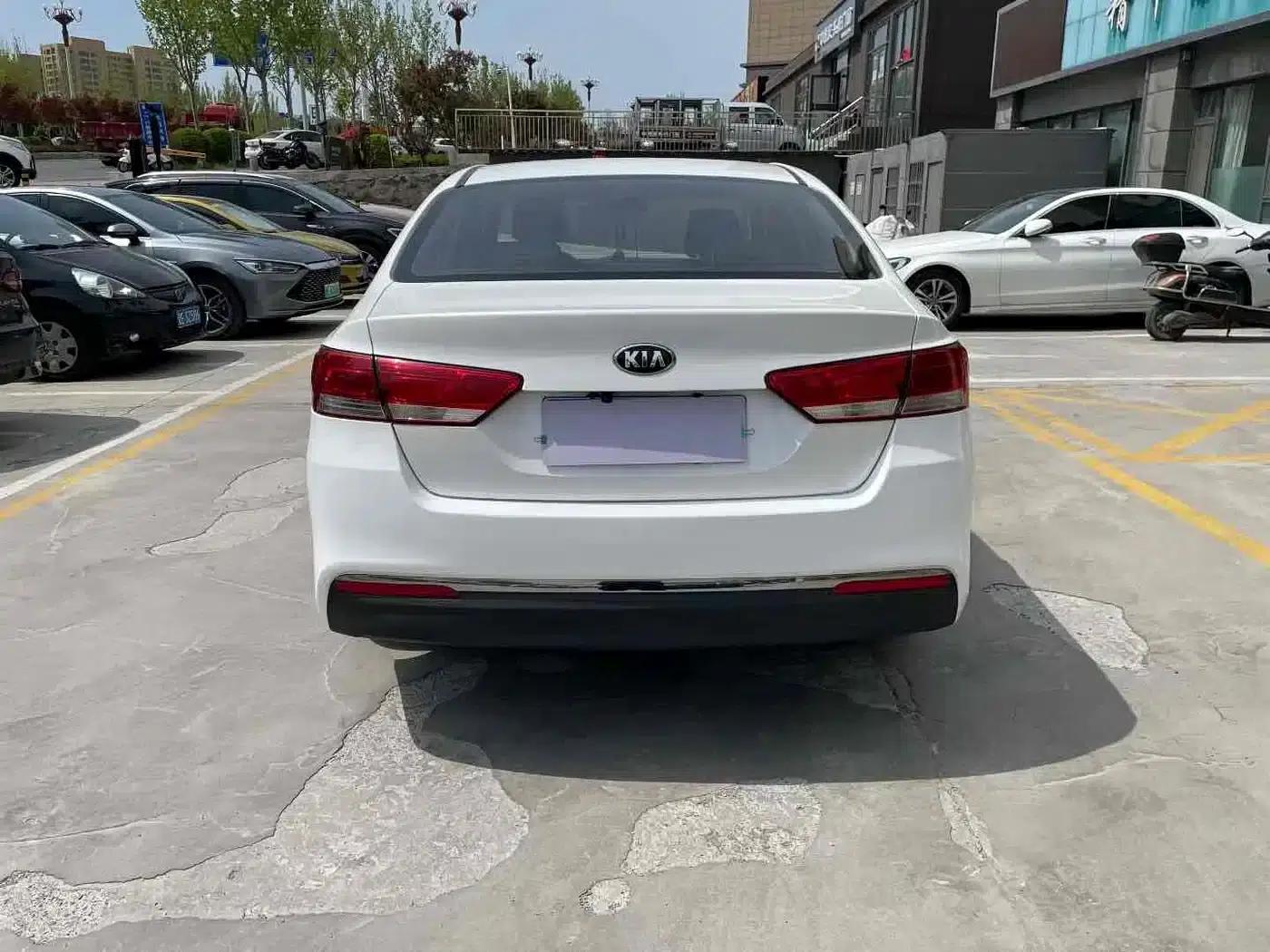 Kia K4 2014 1.8L Manual GL — миниатюра 8