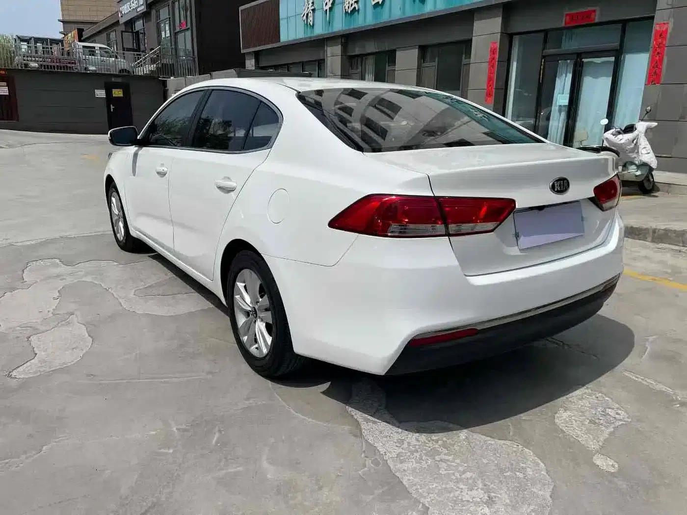 Kia K4 2014 1.8L Manual GL — миниатюра 9