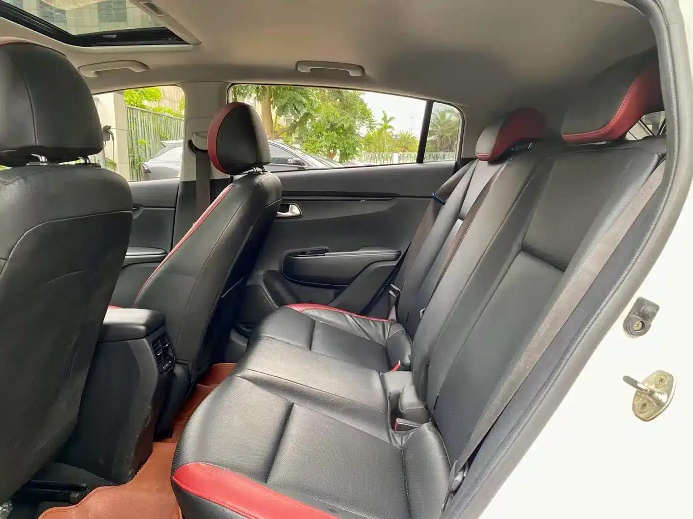 KX CROSS 2018 1.6L Automatic Sunroof Edition — миниатюра 14