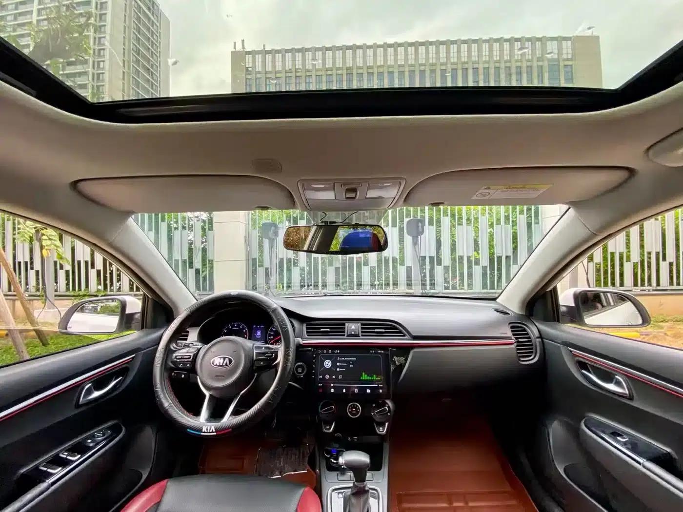 KX CROSS 2018 1.6L Automatic Sunroof Edition — миниатюра 15