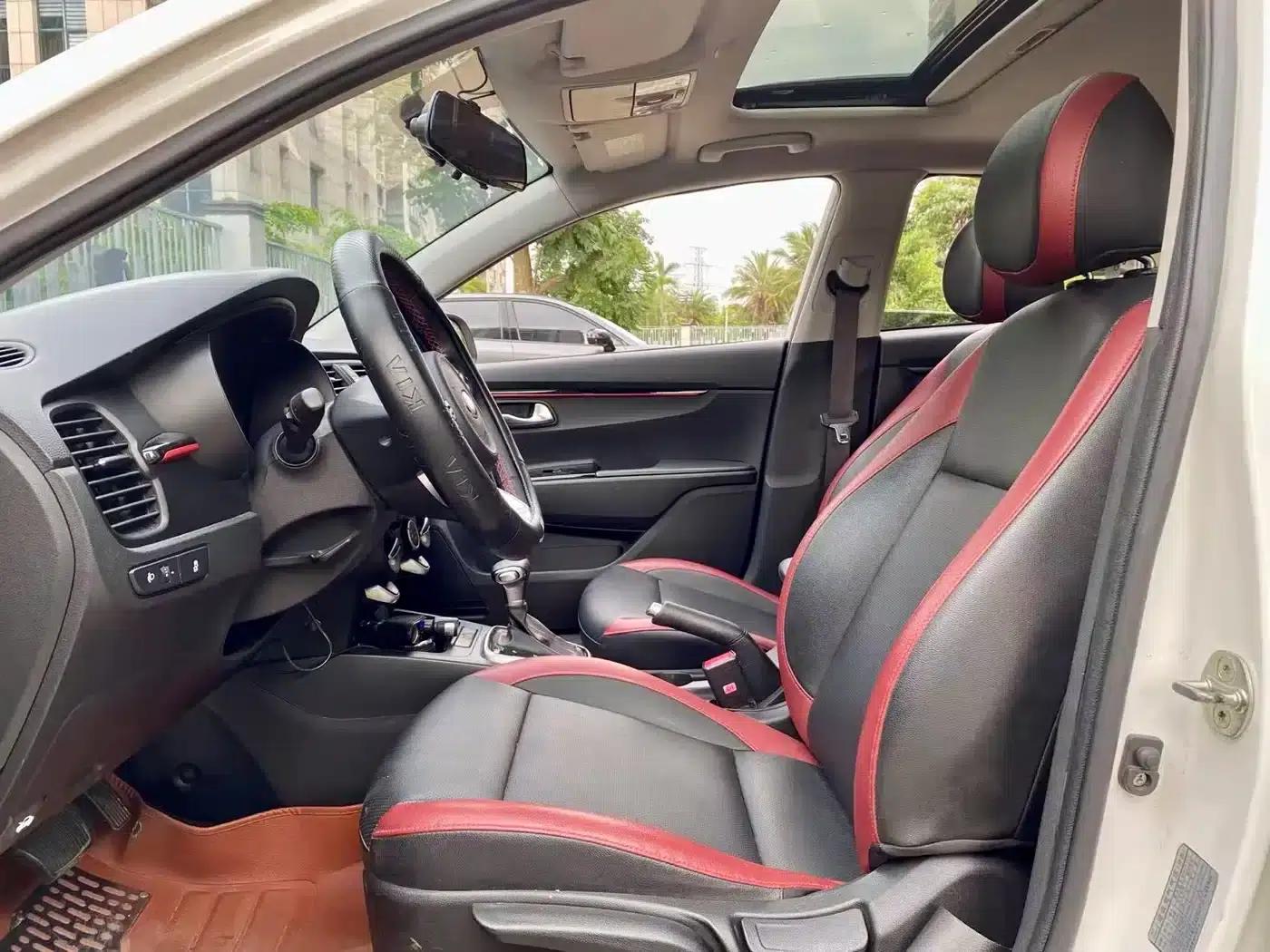 KX CROSS 2018 1.6L Automatic Sunroof Edition — миниатюра 4