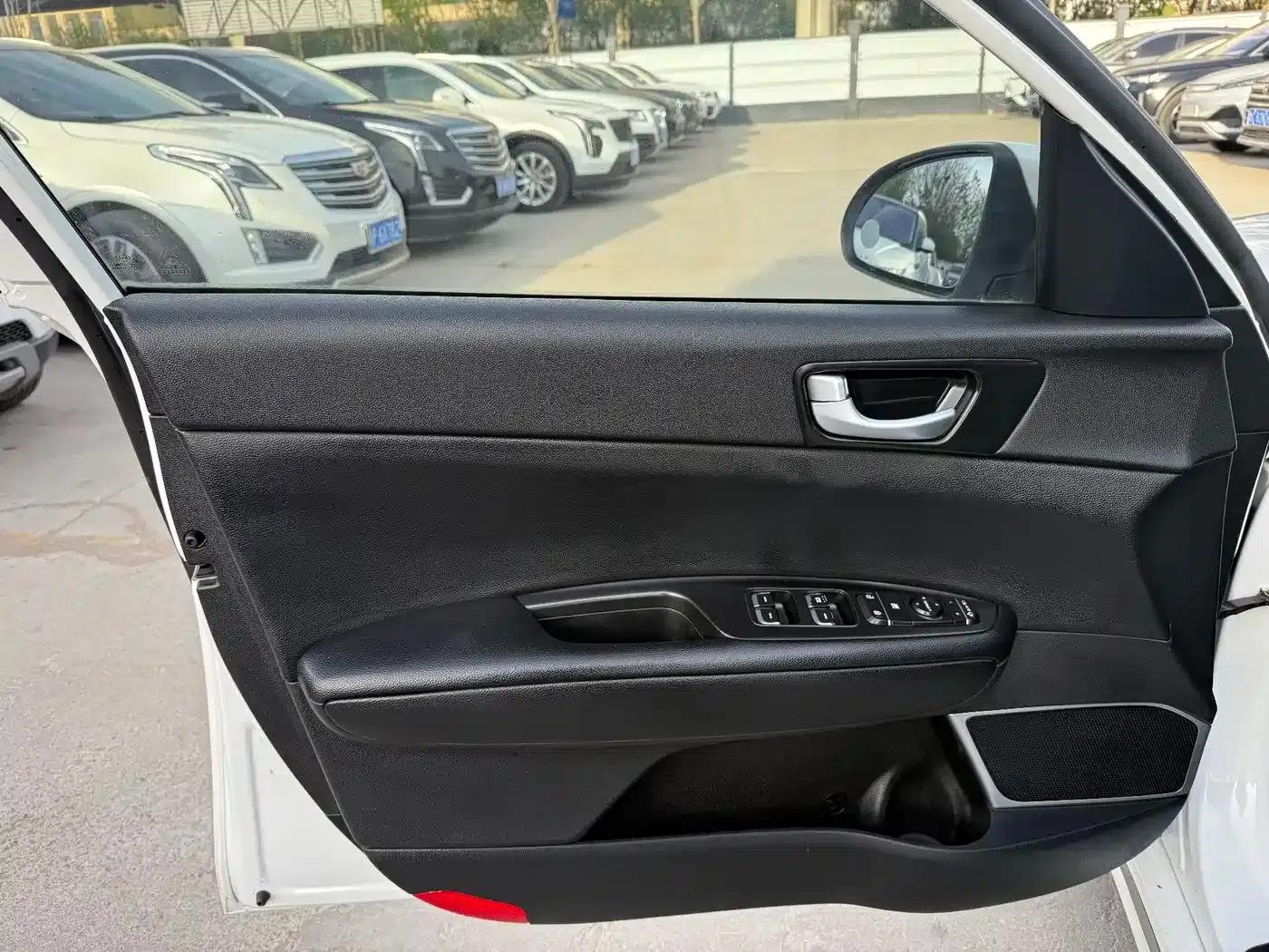 Kia K5 PHEV 2018 2.0L Smart Edition — миниатюра 9