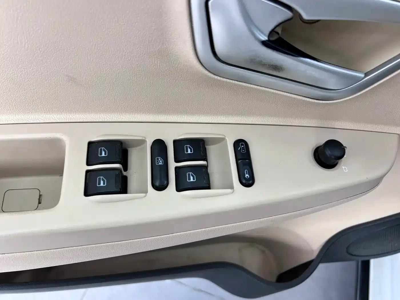 Fengyun 2 2015 1.5L Manual Elite Edition — миниатюра 14