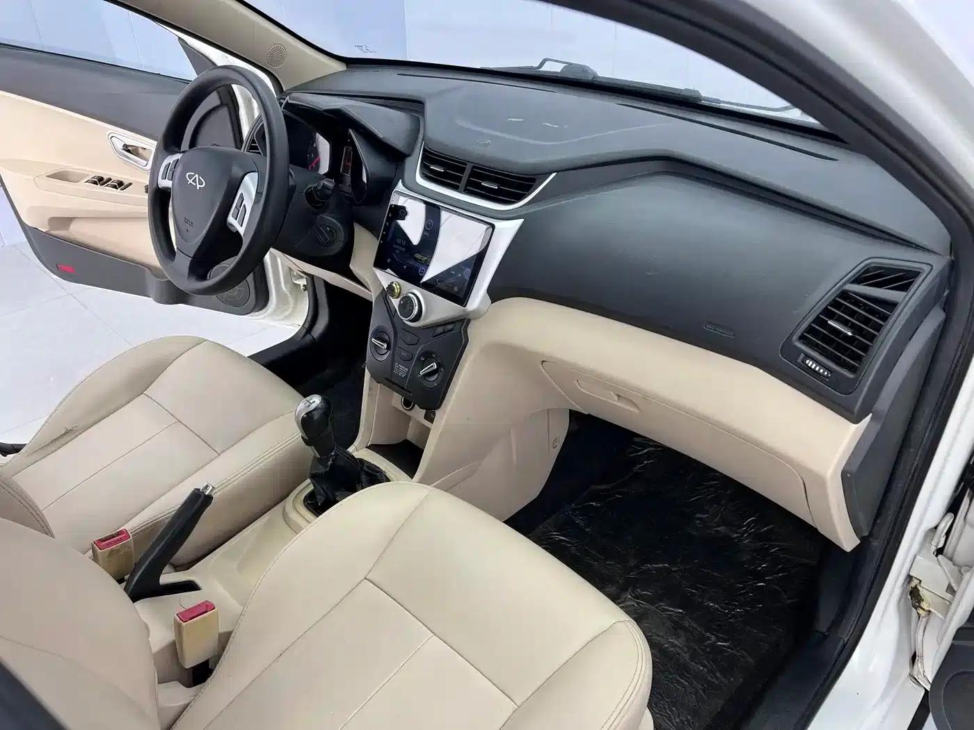 Fengyun 2 2015 1.5L Manual Elite Edition — миниатюра 10