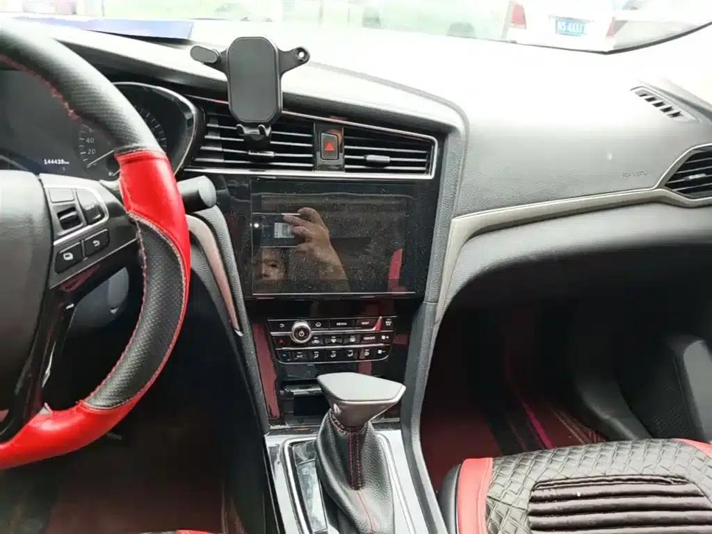 Venucia D60 2018 1.6L CVT Intelligent Elite Edition — миниатюра 13